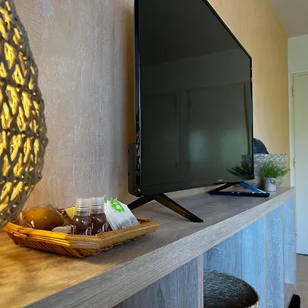 Apartment Le Sadi, Studio Renove Avec Parking Prive Riorges